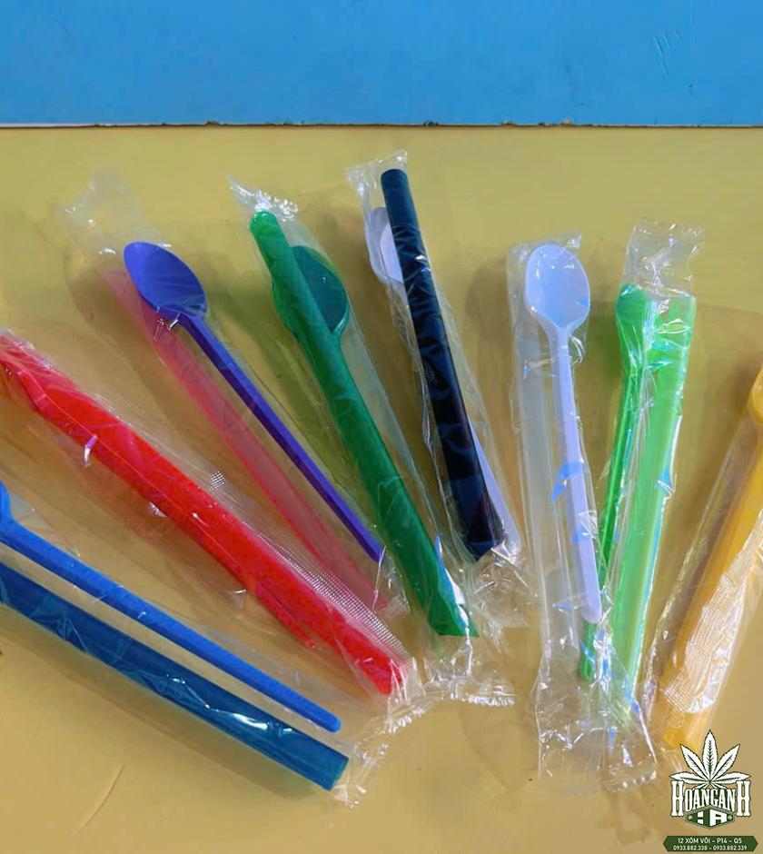 Bộ ống hút và muỗng nhựa